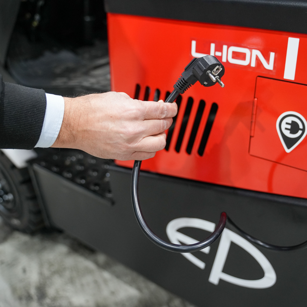 Chariot élévateur électrique lithium compact 3 roues 1500 kg CPD15TVL - Image 11