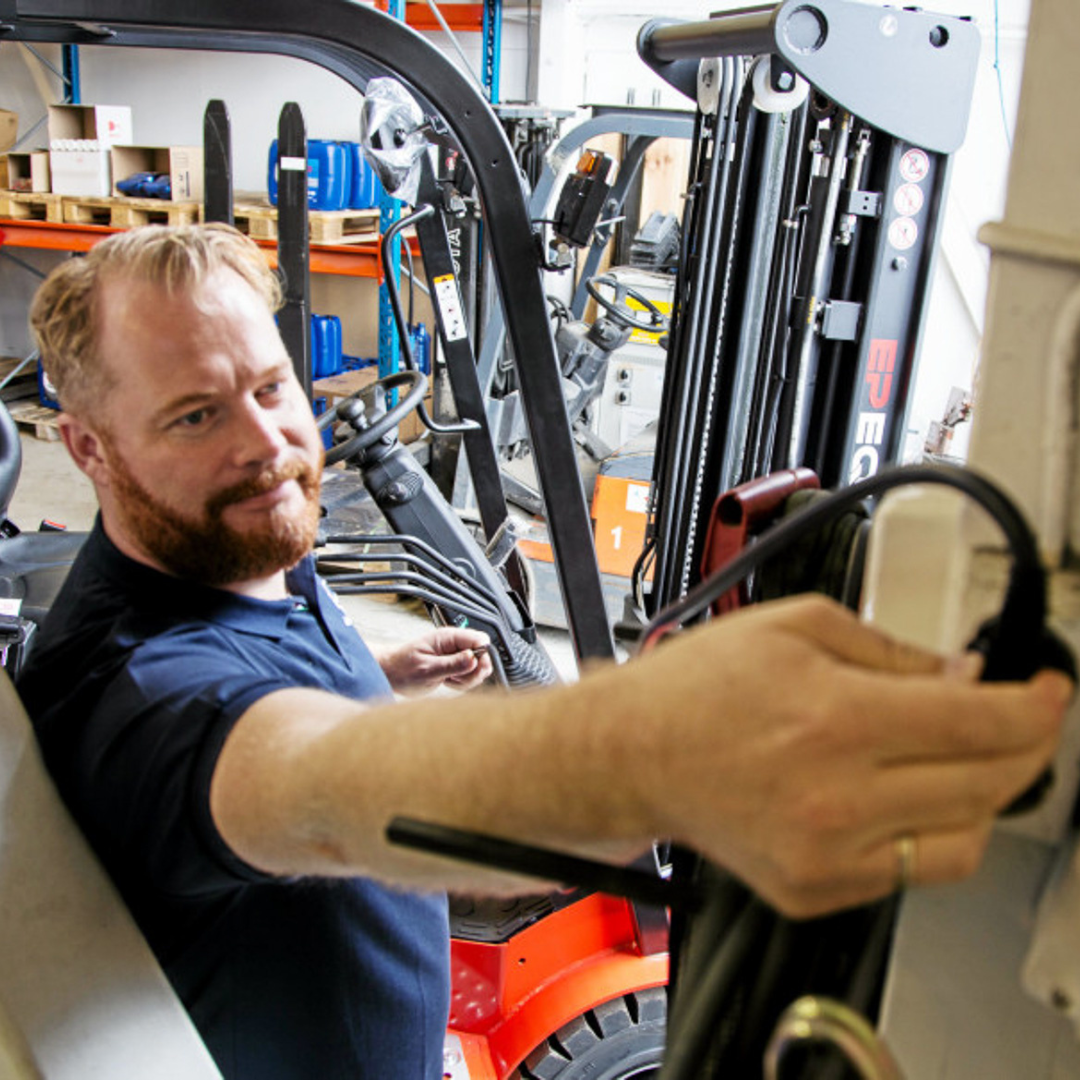 Chariot élévateur électrique compact à 4 roues 1800 kg EFL181 - Image 12