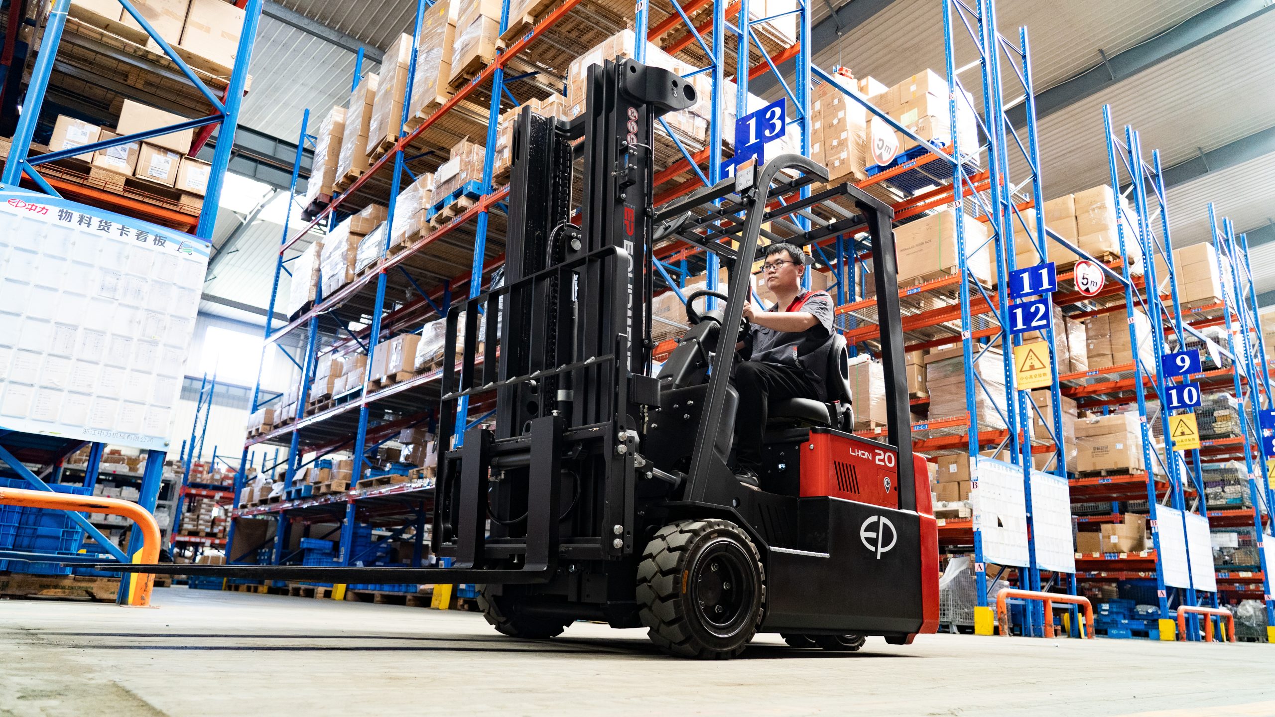 Chariot élévateur électrique lithium compact 3 roues 1800kg CPD18TVL - Image 6