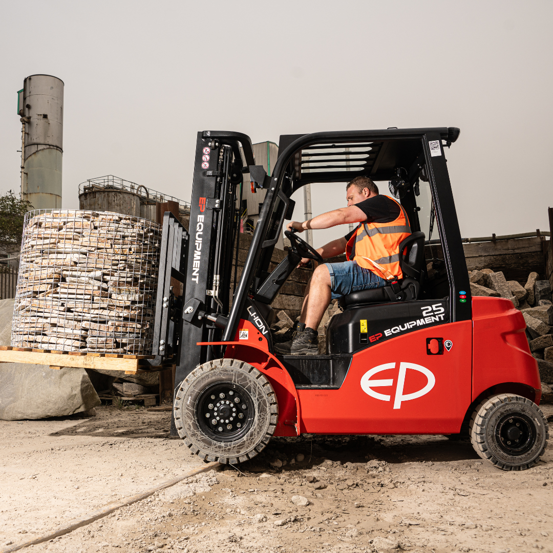 Chariot élévateur électrique 4 roues 2500kg EFL253 - Image 2