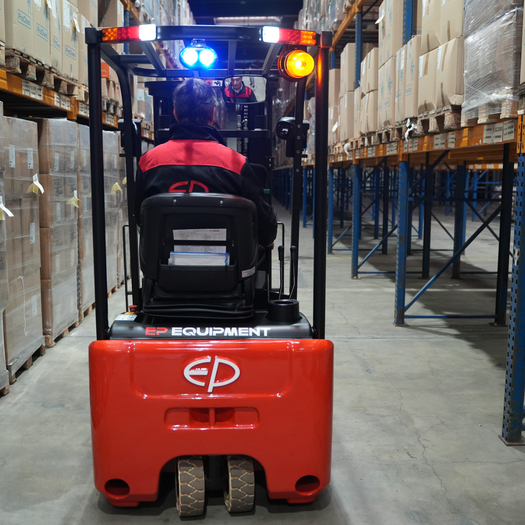 Chariot élévateur ultra-compact 3 roues 1 tonne TCL101 - Image 2