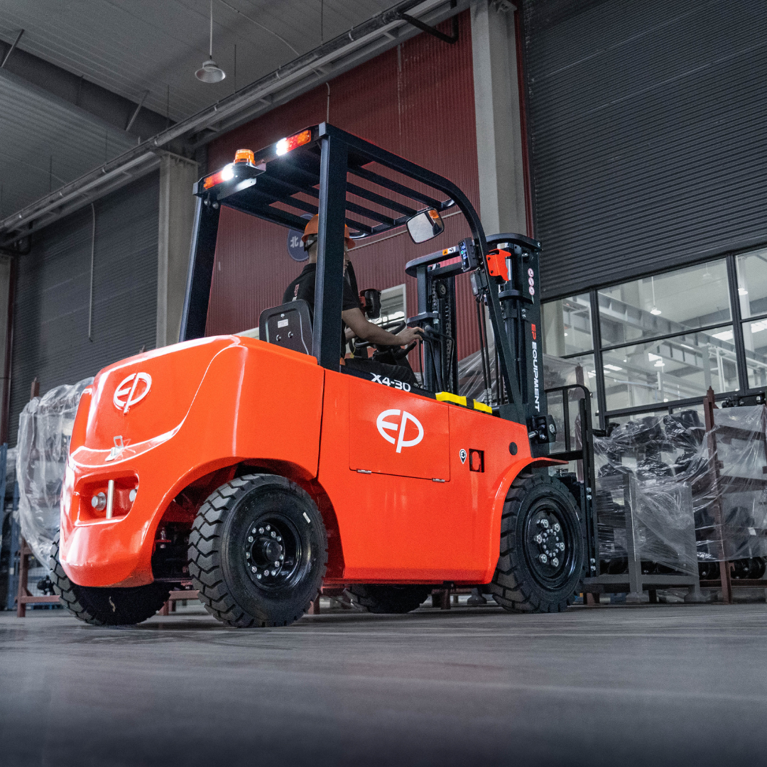Chariot élévateur au lithium 4 roues tout-terrain 3000 kg avec batteries amovibles EFL302X4 - Image 10