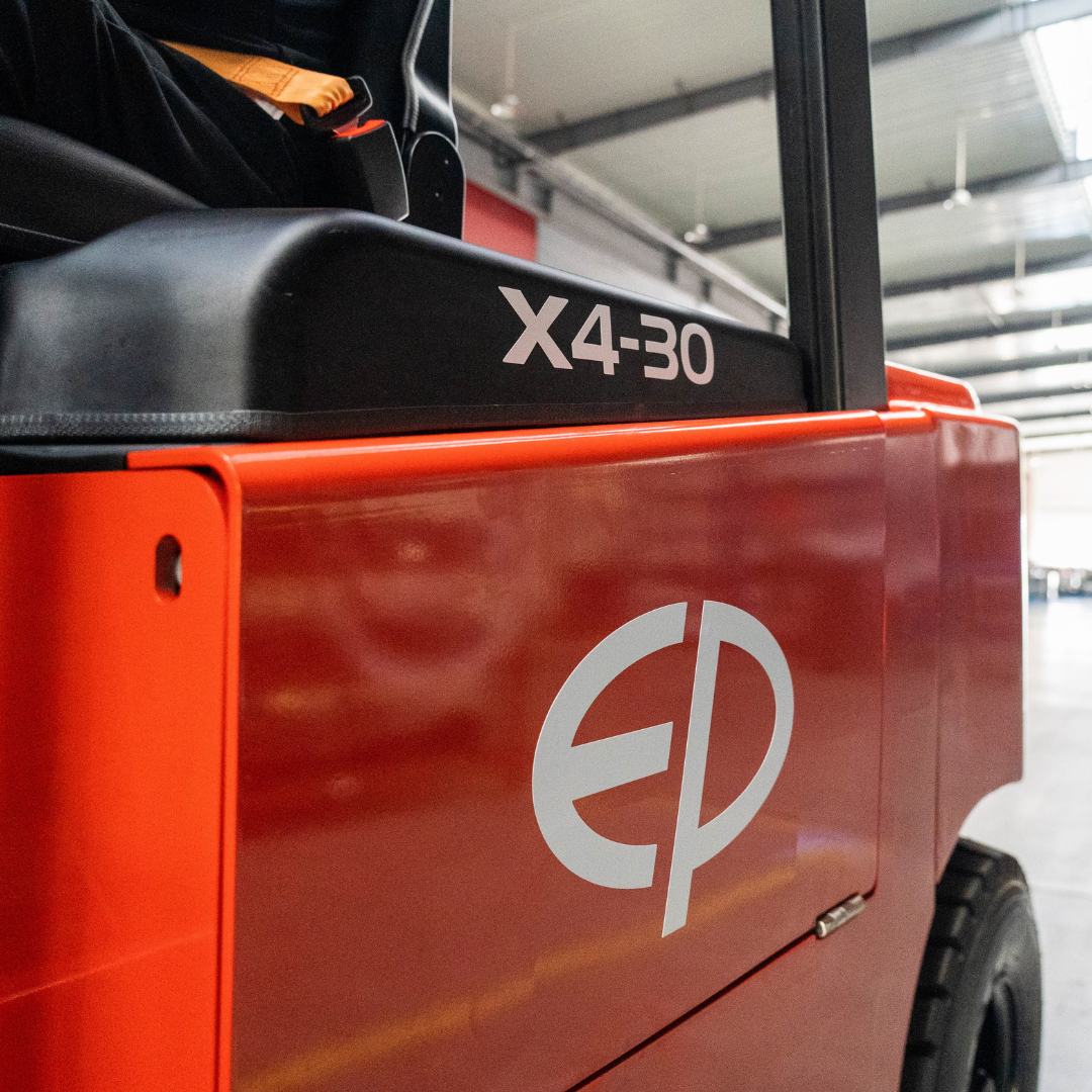 Chariot élévateur au lithium 4 roues tout-terrain 3000 kg avec batteries amovibles EFL302X4 - Image 12