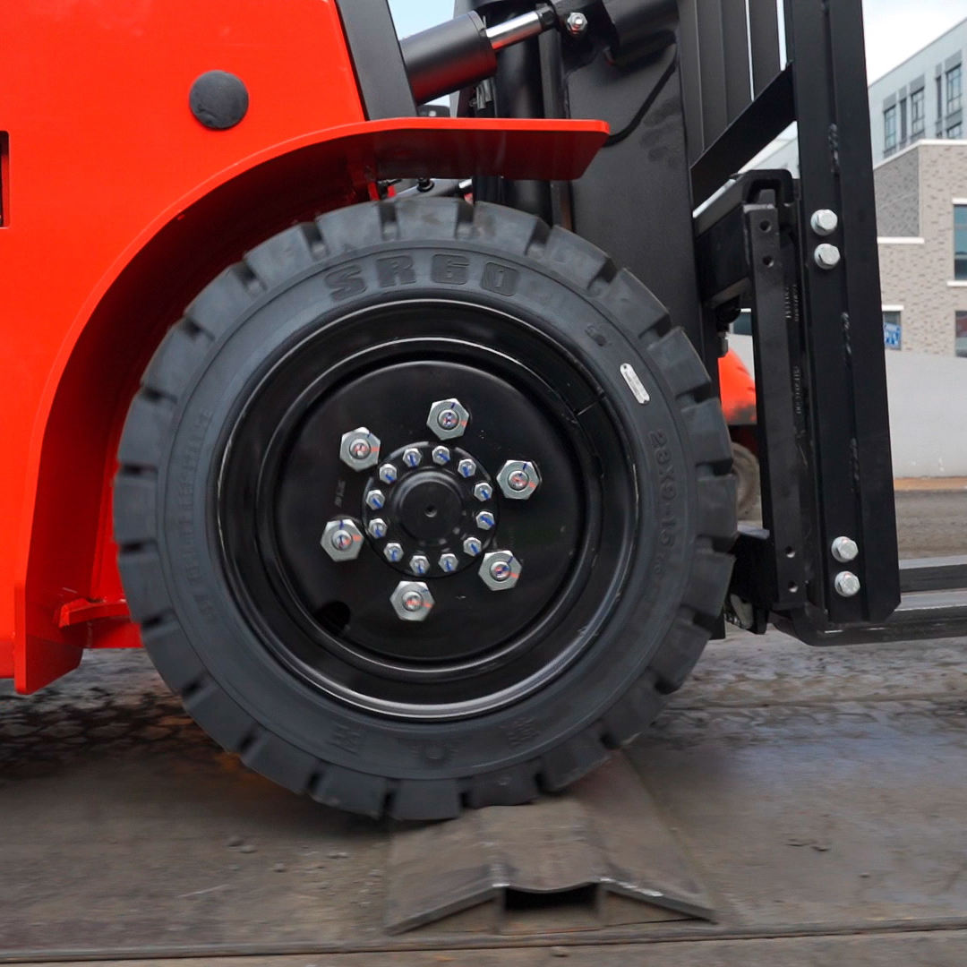 Chariot élévateur au lithium 4 roues tout-terrain 3000 kg avec batteries amovibles EFL302X4 - Image 15