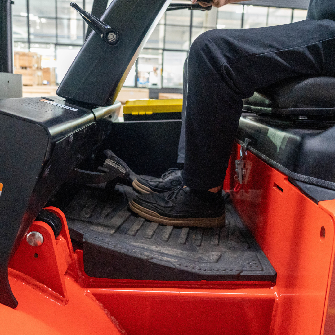 Chariot élévateur au lithium 4 roues tout-terrain 3000 kg avec batteries amovibles EFL302X4 - Image 16