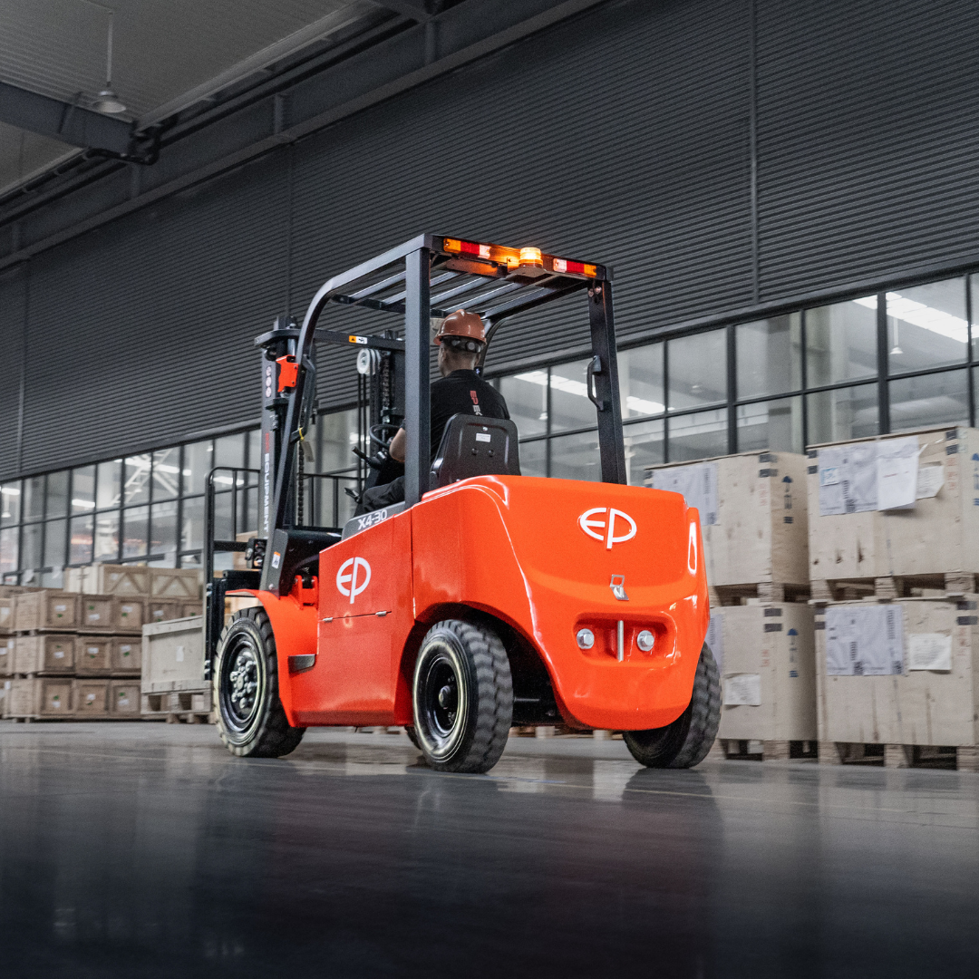 Chariot élévateur au lithium 4 roues tout-terrain 3000 kg avec batteries amovibles EFL302X4 - Image 7