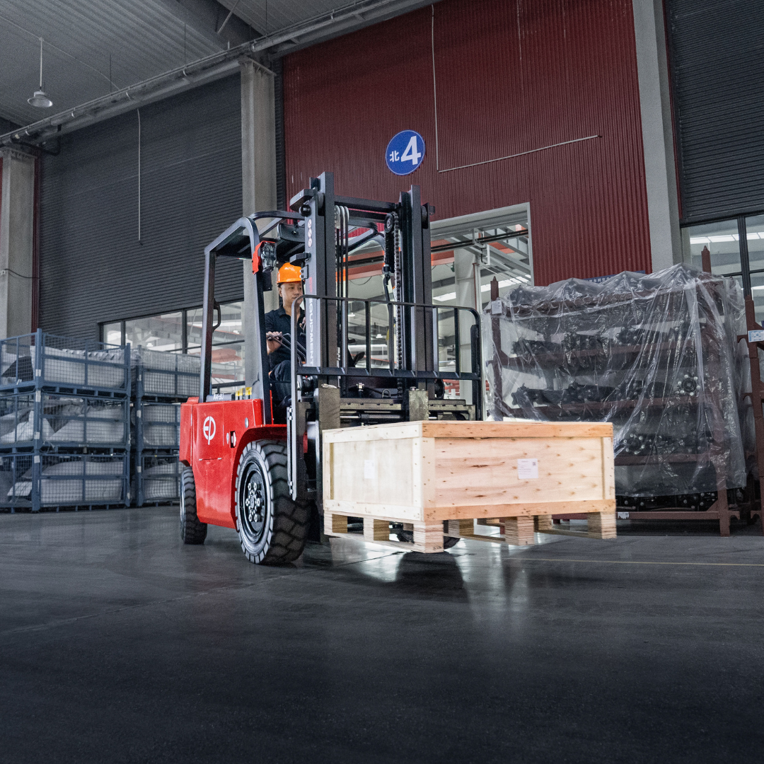 Chariot élévateur au lithium 4 roues tout-terrain 3000 kg avec batteries amovibles EFL302X4 - Image 8