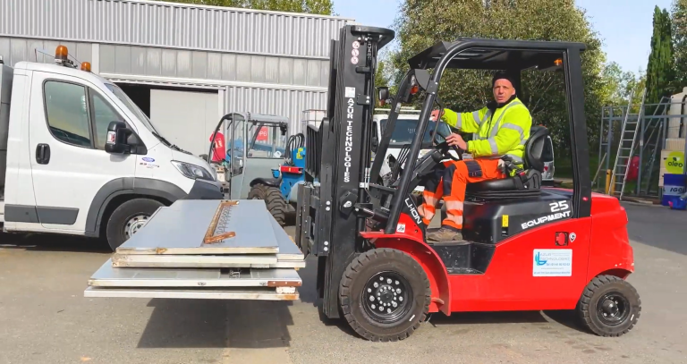 Chariot élévateur électrique