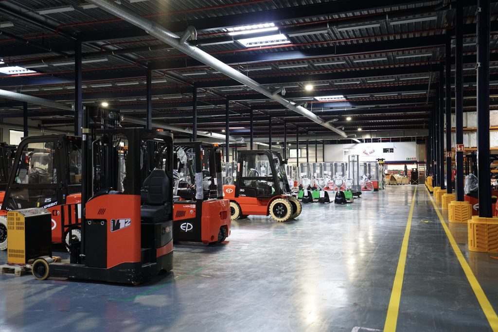 stock de chariot elevateurs electriques